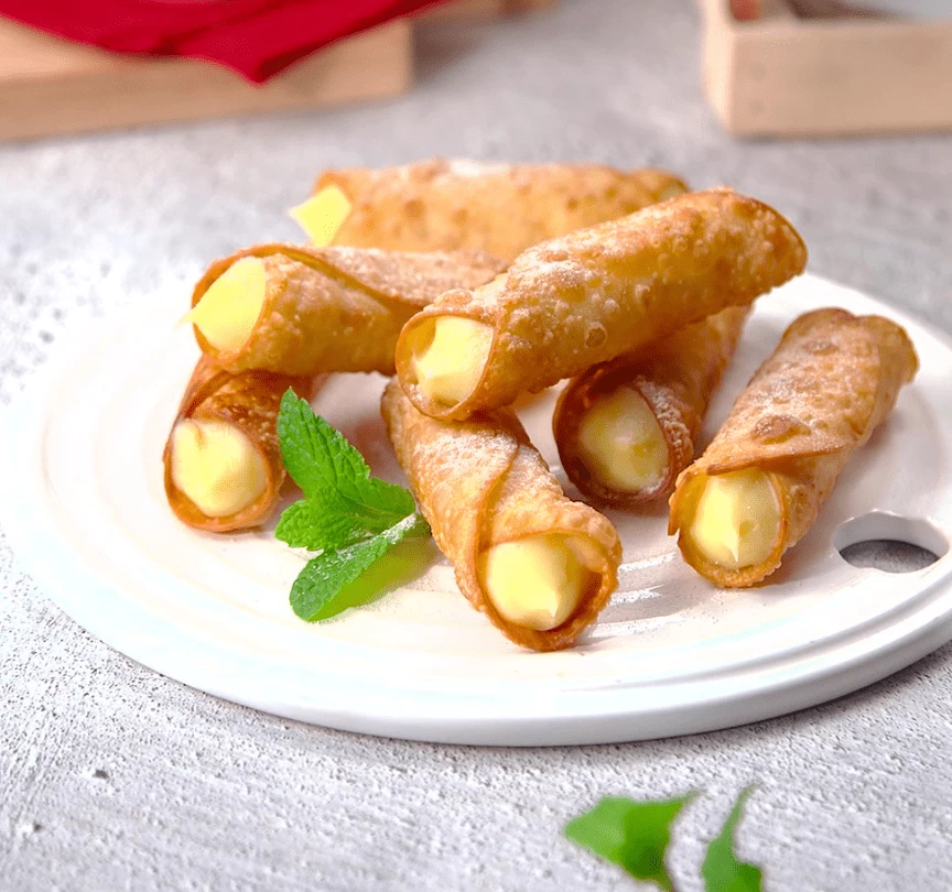 Cannoli de Massa de Pastel com Brigadeiro Branco