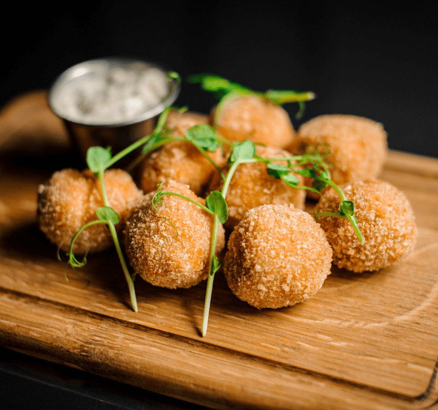 Bolinho Cremoso de Mandioca com Queijo do Reino