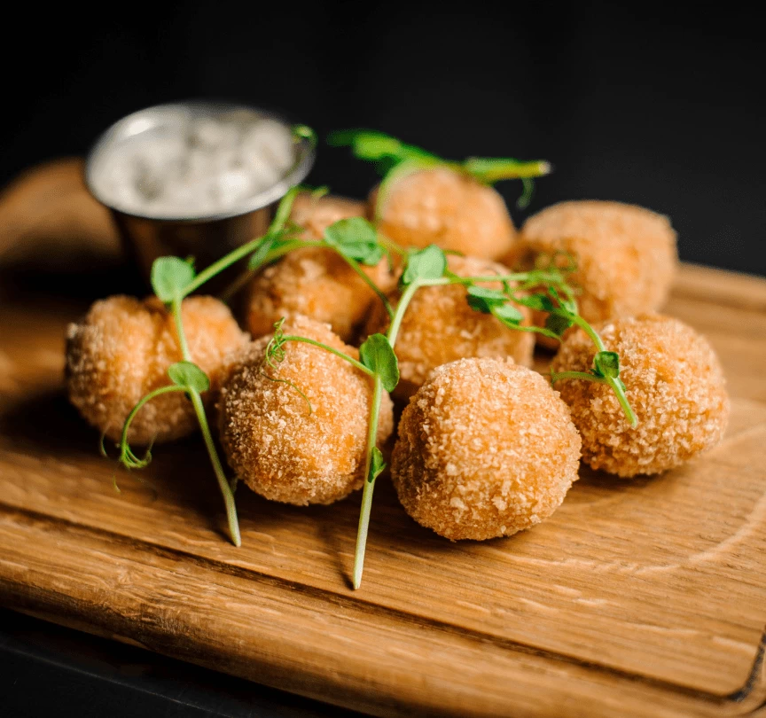 Bolinho Cremoso de Mandioca com Queijo do Reino