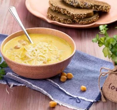 Sopa de grão-de-bico e legumes