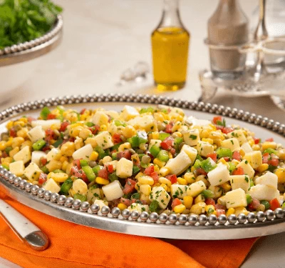 Salada de grãos com cubos de mussarela
