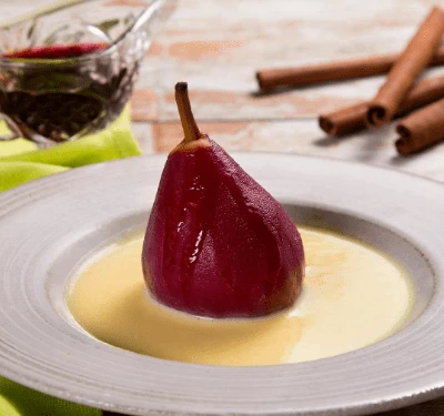 Peras ao vinho com creme