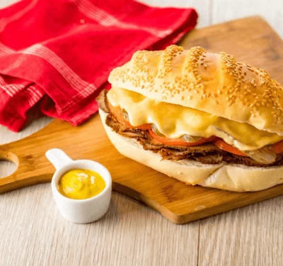 Bauru com Queijo Prato e rosbife