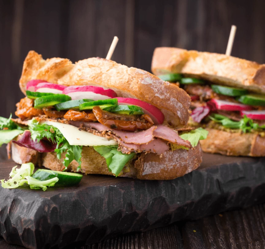 Mini Sanduíche de Rosbife com Mostarda Dijon
